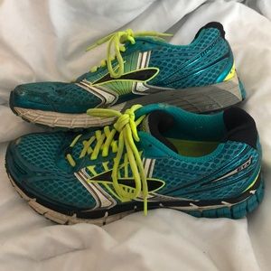 Brooks adrenaline running shoe